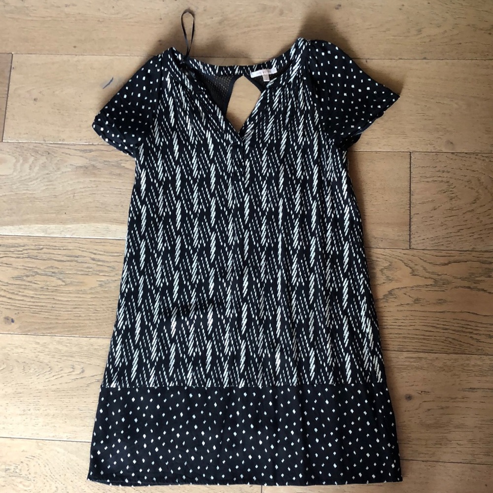 Super cute short dress by skies are blue